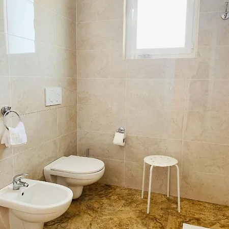 ベッド・アンド・ブレックファスト Esperanto