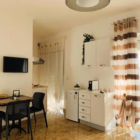 ベッド・アンド・ブレックファスト Esperanto